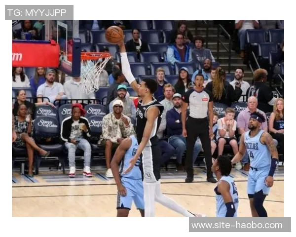 特纳状态低迷12投仅中3三分球表现惨淡仅得14分7篮板2助攻