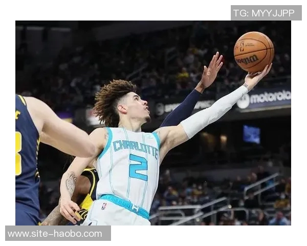 拉梅洛鲍尔全场表现出色20投7中砍下22分带领球队取得胜利